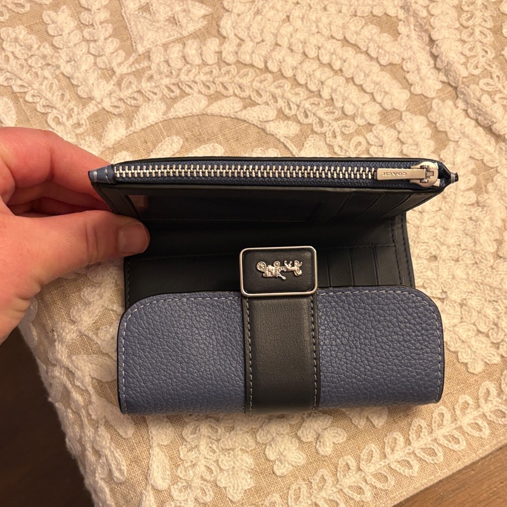 Coach Grace Medium Wallet - Picture 3 of 6